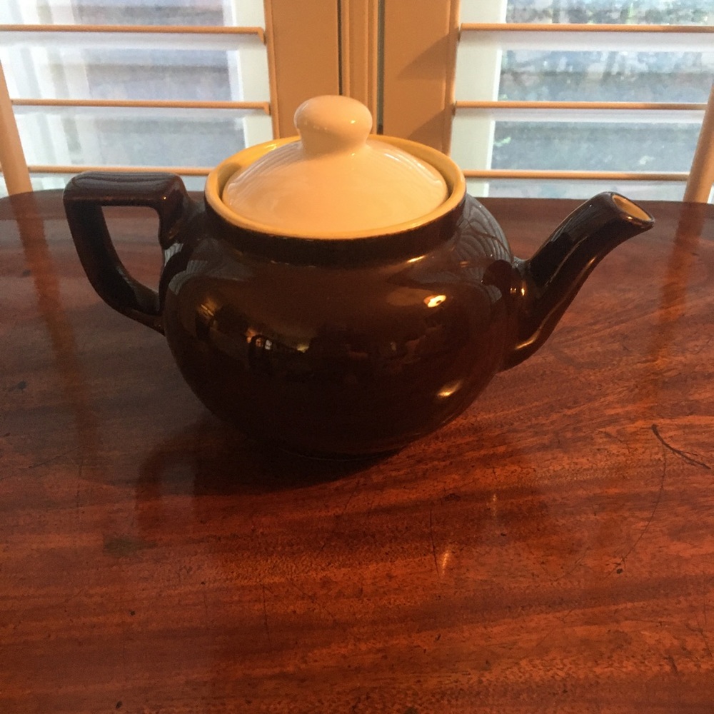 Small brown ceramic tea pot with yellow lining and white cover EUC